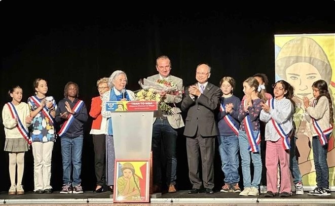 France's Villejuif city honours Tran To Nga with honorary citizen title